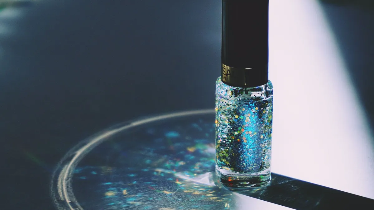 Soft amethyst gradient with three minimalist nail polish bottle shapes